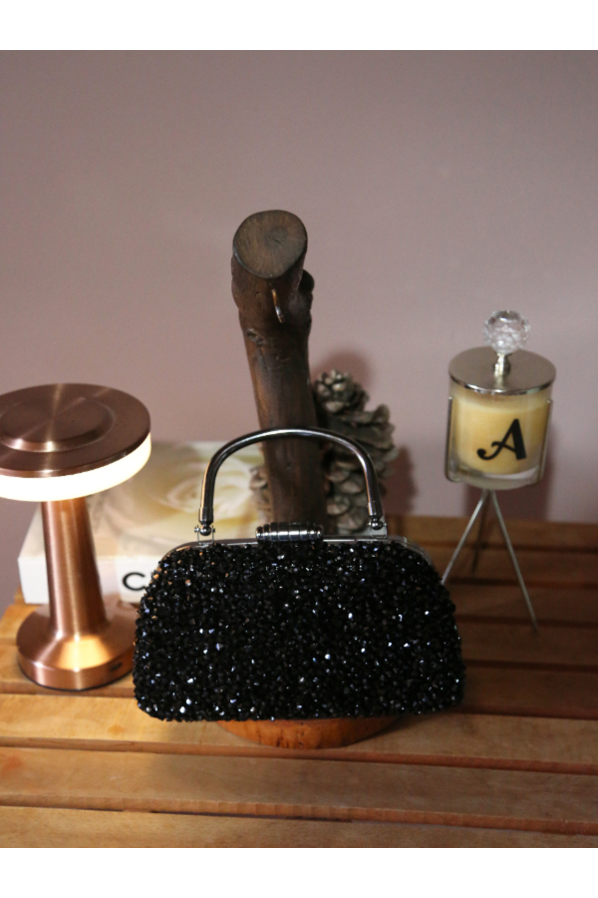 Siyah Tam Taş İşlemeli Metal Saplı Kadın Abiye Gece Çantası – Lüks & Işıltılı